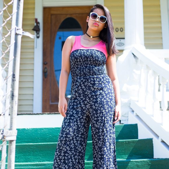 STRAPLESS NAVY & WHITE FLORAL JUMPSUIT - Picture 4 of 4